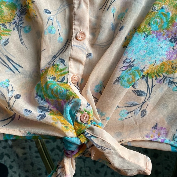 Floral Button Down Blouse for Spring with Tie bottom - Picture 4 of 5